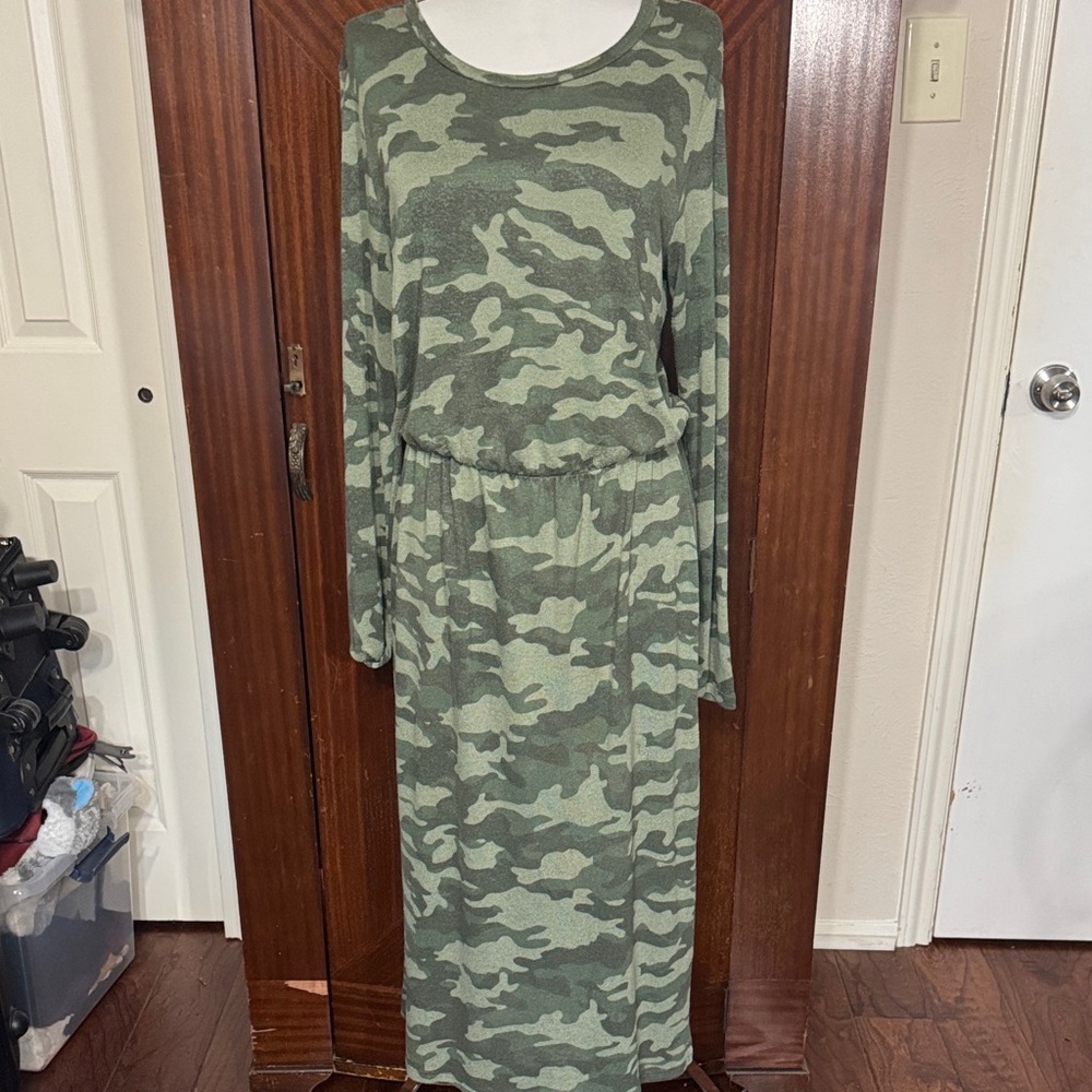 Old Navy Green Camouflage Long Sleeve Dress